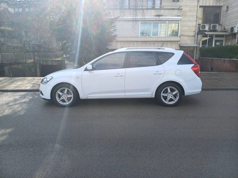 Kia Ceed Sportswagon 1.6CRDI Spirit Facelift , снимка 4 - Автомобили и джипове - 48716342