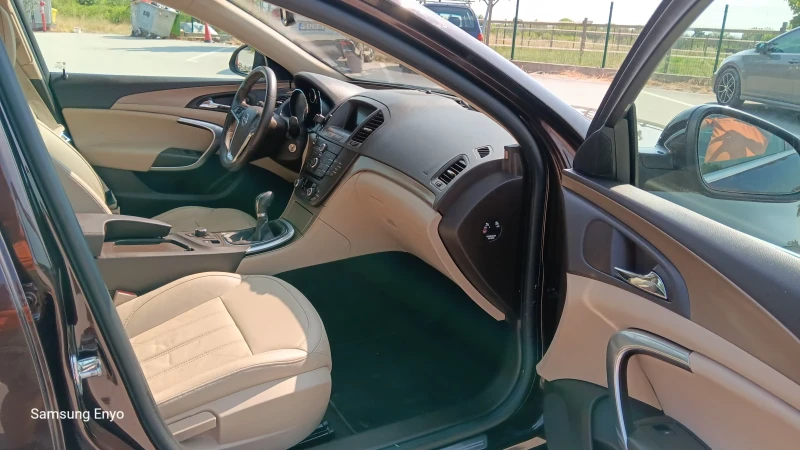 Opel Insignia 1.4 Turbo, снимка 14 - Автомобили и джипове - 52517651