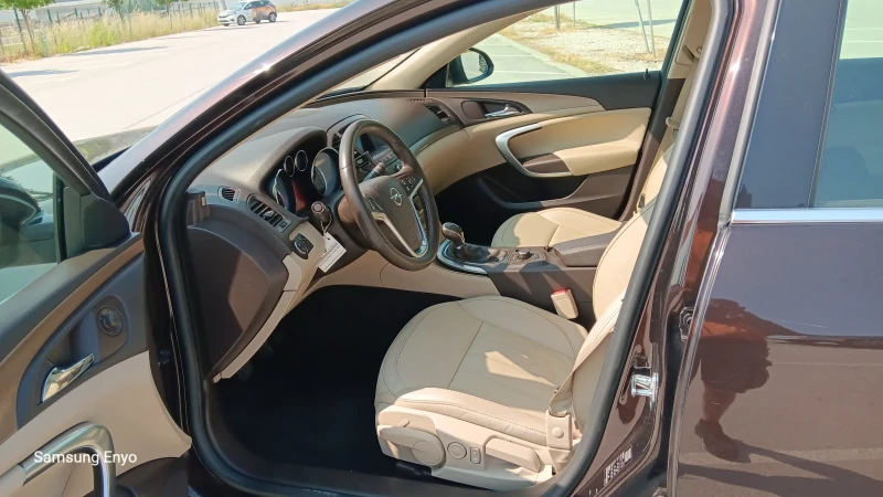 Opel Insignia 1.4 Turbo, снимка 9 - Автомобили и джипове - 52517651