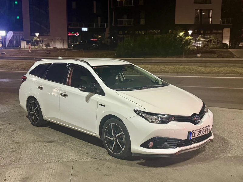 Toyota Auris 1.8 hybrid , снимка 2 - Автомобили и джипове - 52595173