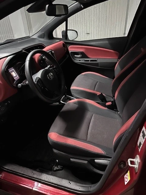 Toyota Yaris Toyota Yaris 1.5 P HYBRID 5D Bi-tone Burgundy - изображение 7