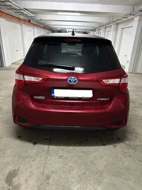 Toyota Yaris Toyota Yaris 1.5 P HYBRID 5D Bi-tone Burgundy - изображение 2