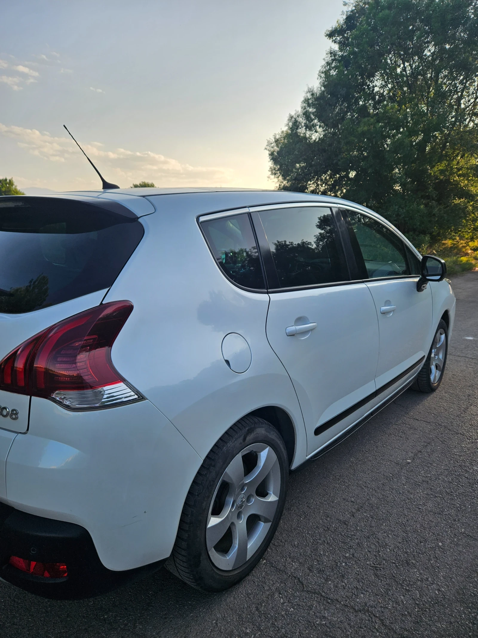 Peugeot 3008 2.0 HDI 4x4 - изображение 4