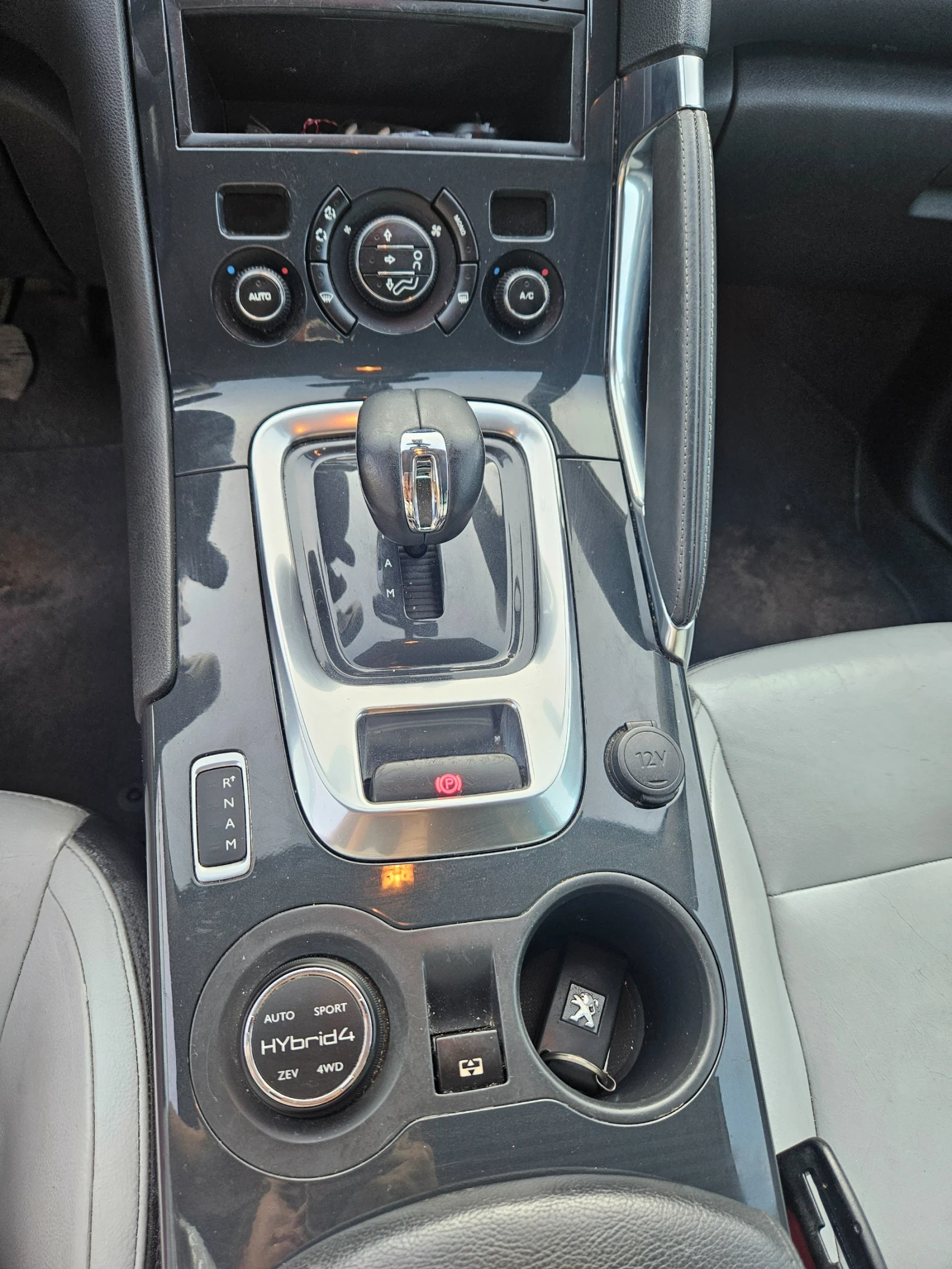 Peugeot 3008 2.0 HDI 4x4 - изображение 9