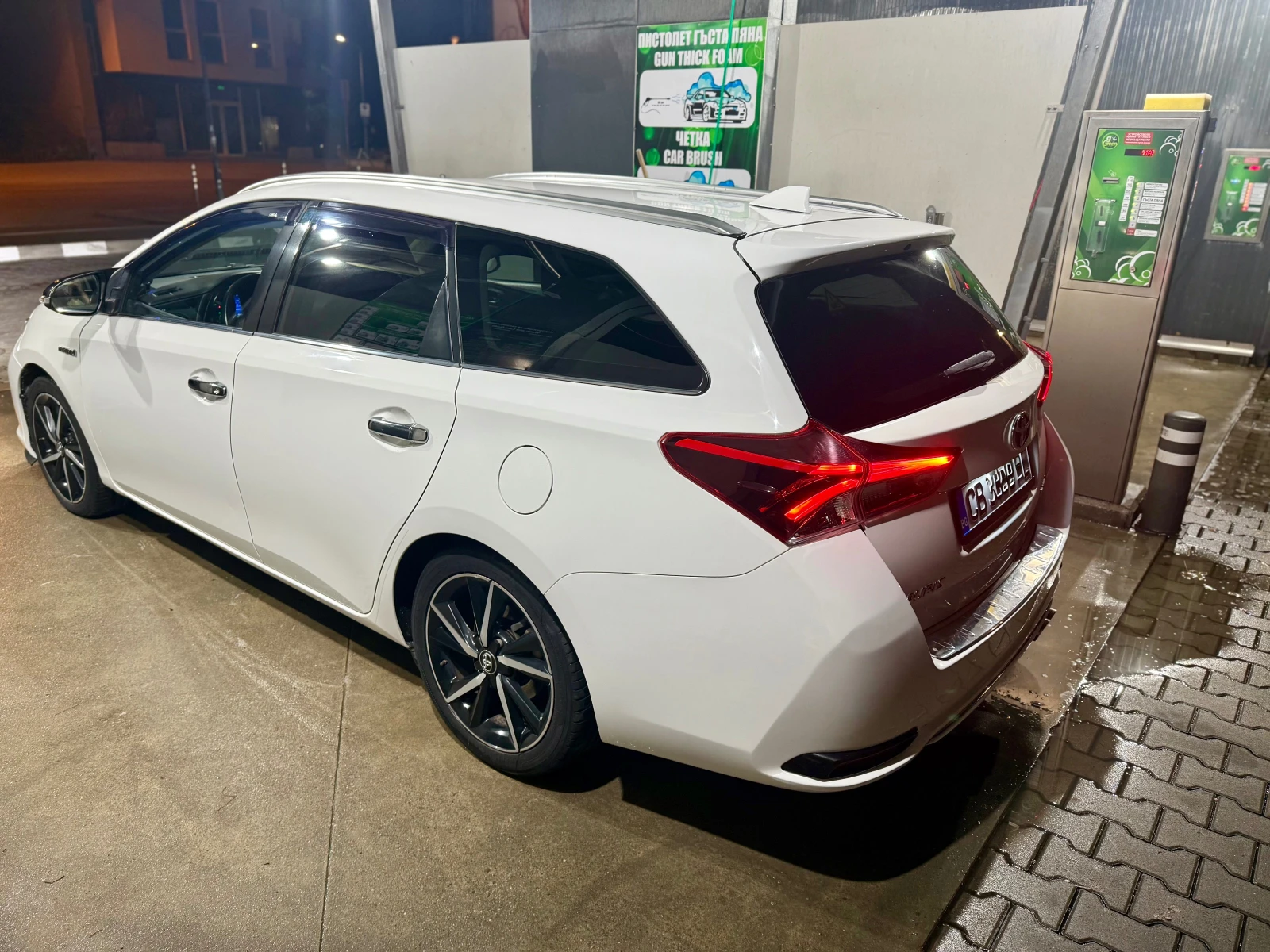Toyota Auris 1.8 hybrid  - изображение 8