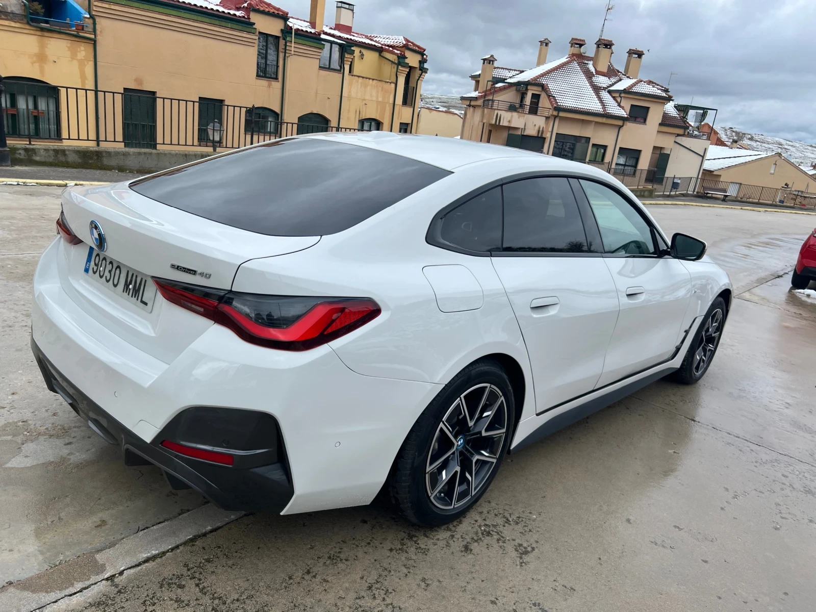 BMW i4 Edrive40 sport M - изображение 3