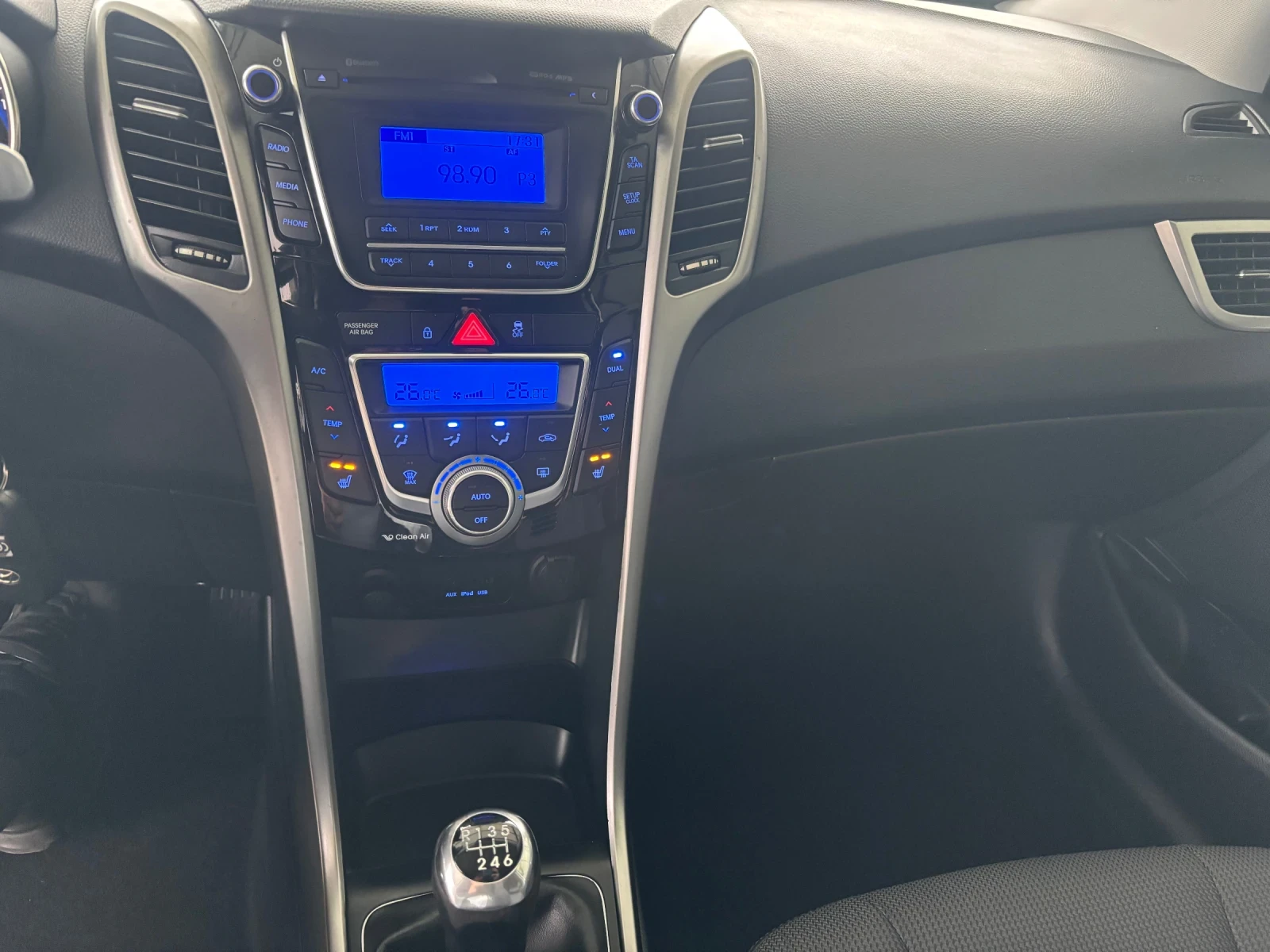 Hyundai I30 1.6i FACE SWISS, снимка 11 - Автомобили и джипове - 53611014