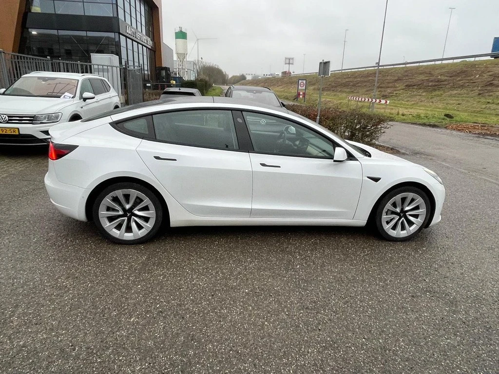 Tesla Model 3 LONG RANGE DUAL MOTOR очакван внос - изображение 4