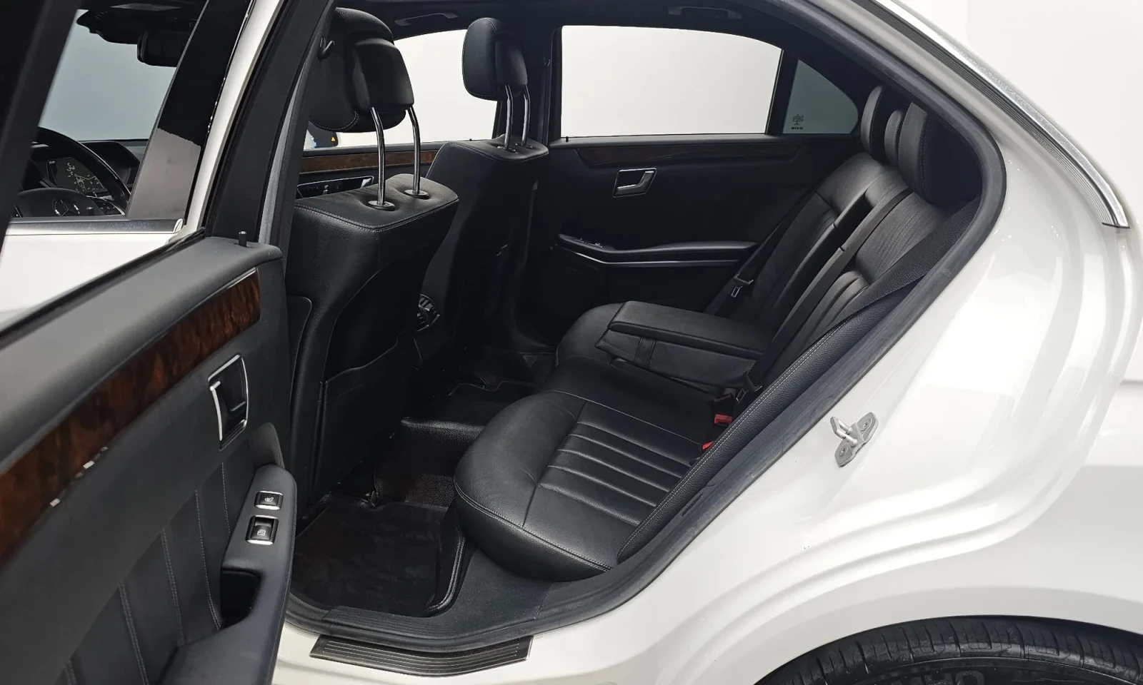 Mercedes-Benz E 300 E-Class W212 E300 Elegance, снимка 9 - Автомобили и джипове - 53914438