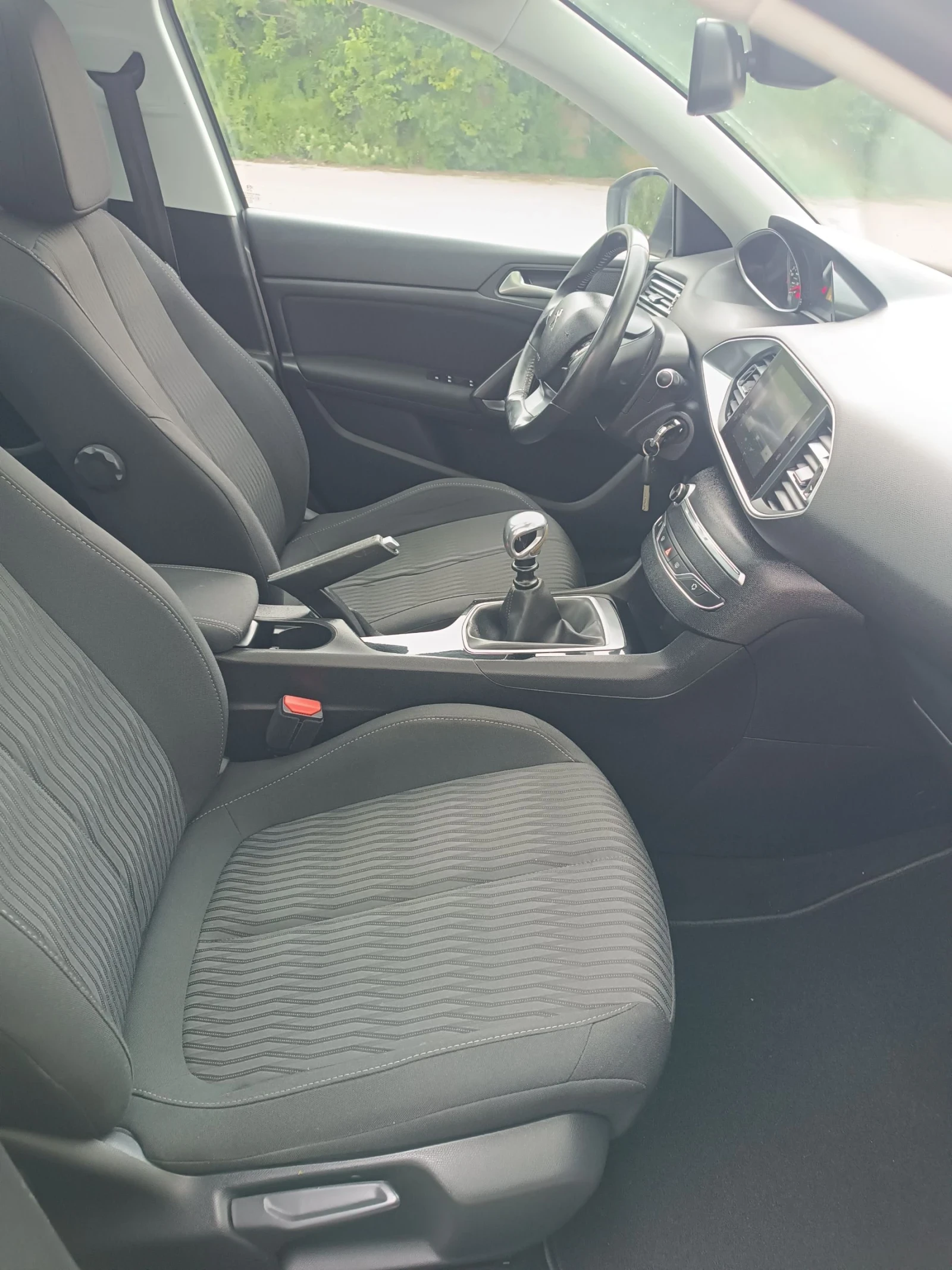 Peugeot 308 1.6 blueHDi, снимка 9 - Автомобили и джипове - 54575041