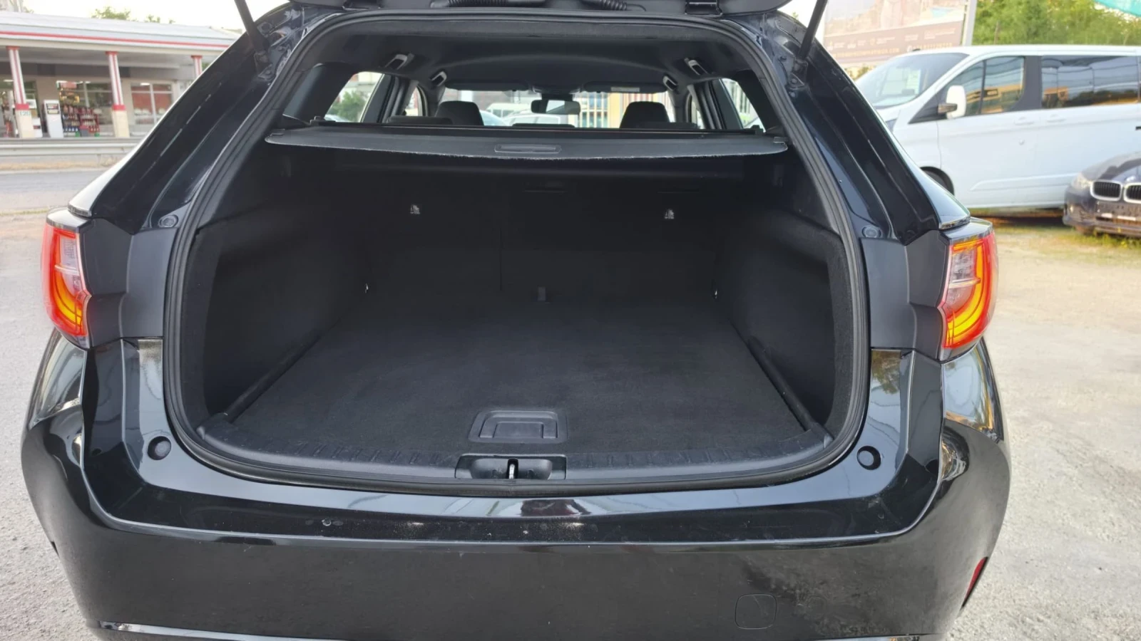 Toyota Corolla 1.8 HYBRID* КОМБИ* ХОЛАНДИЯ* , снимка 15 - Автомобили и джипове - 54693143