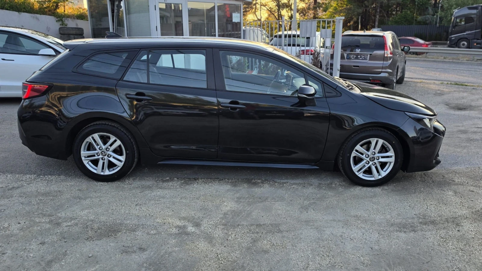 Toyota Corolla 1.8 HYBRID* КОМБИ* ХОЛАНДИЯ* , снимка 6 - Автомобили и джипове - 54693143
