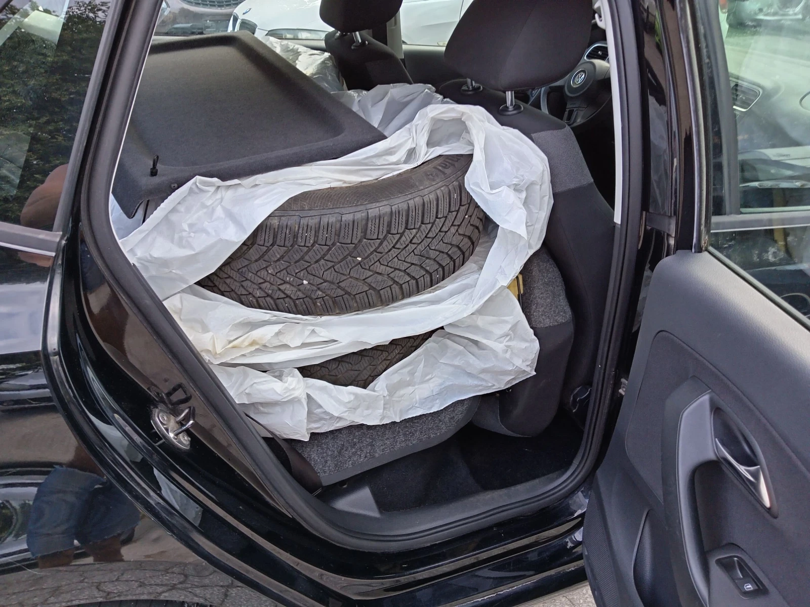 VW Polo 1.2i 12v, снимка 12 - Автомобили и джипове - 55113561