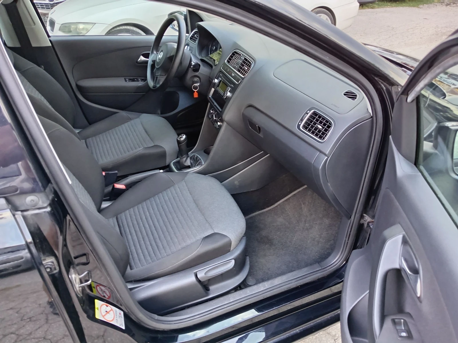 VW Polo 1.2i 12v, снимка 9 - Автомобили и джипове - 55113561