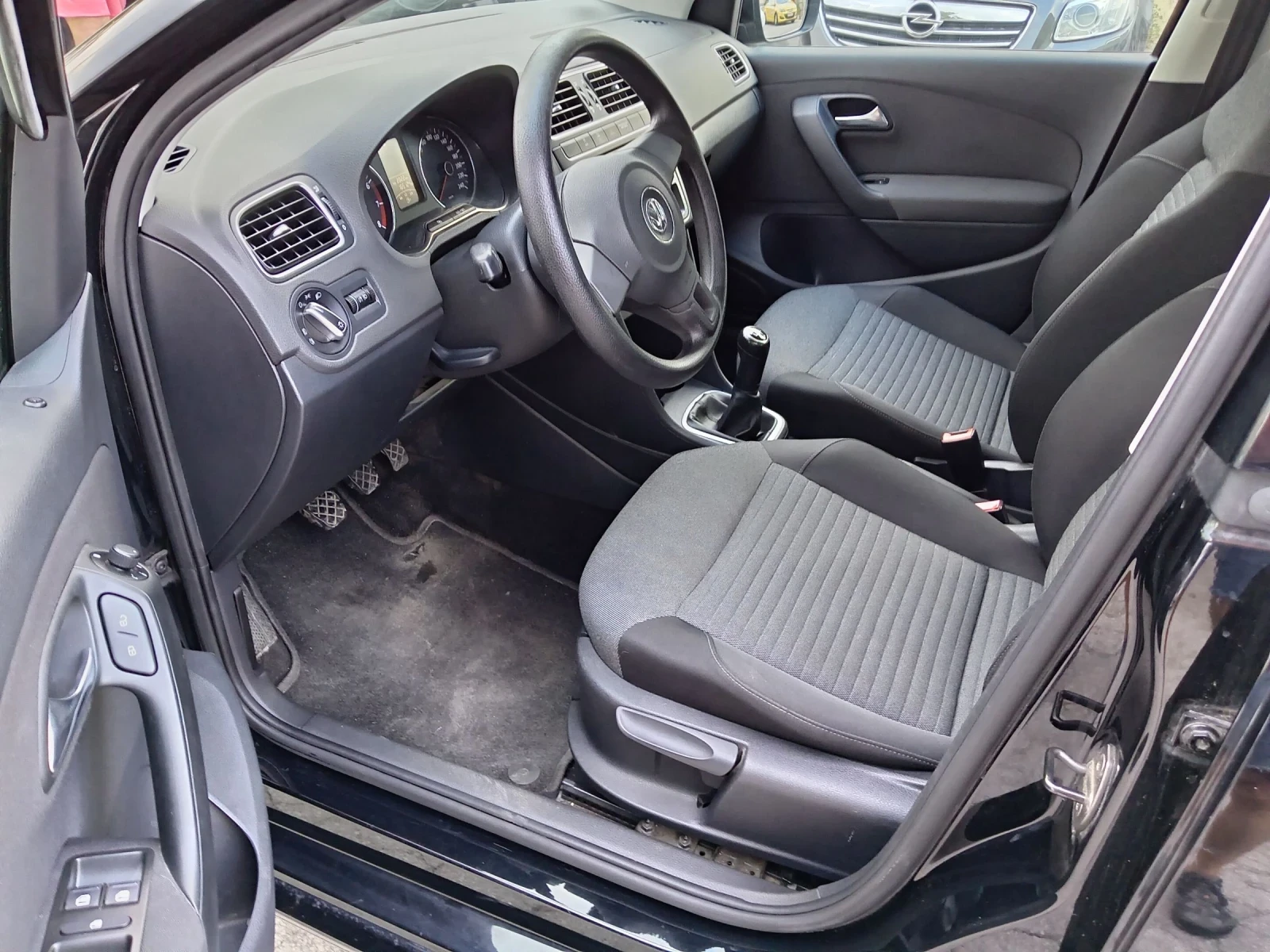 VW Polo 1.2i 12v, снимка 7 - Автомобили и джипове - 55113561