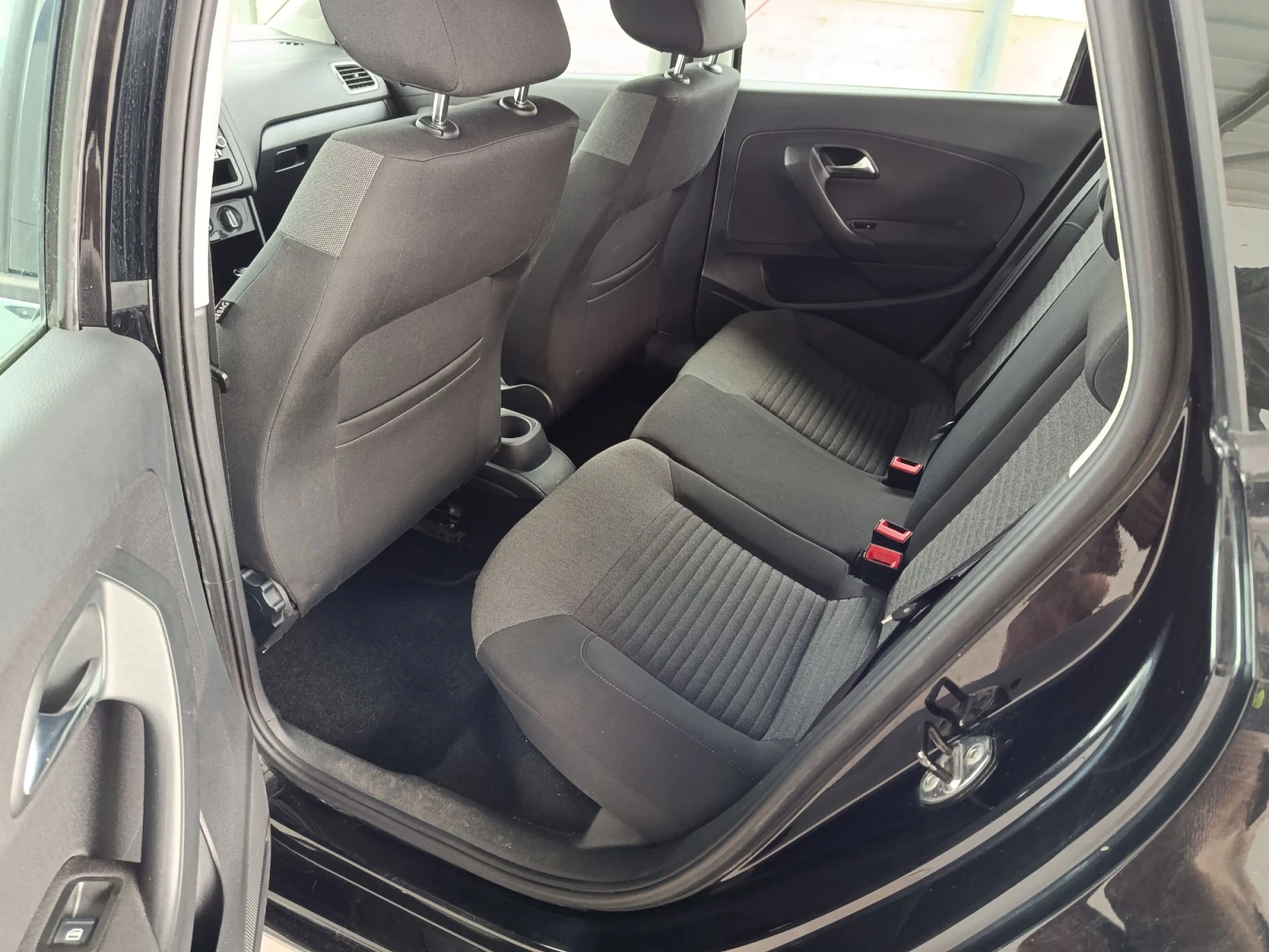 VW Polo 1.2i 12v, снимка 12 - Автомобили и джипове - 56048938