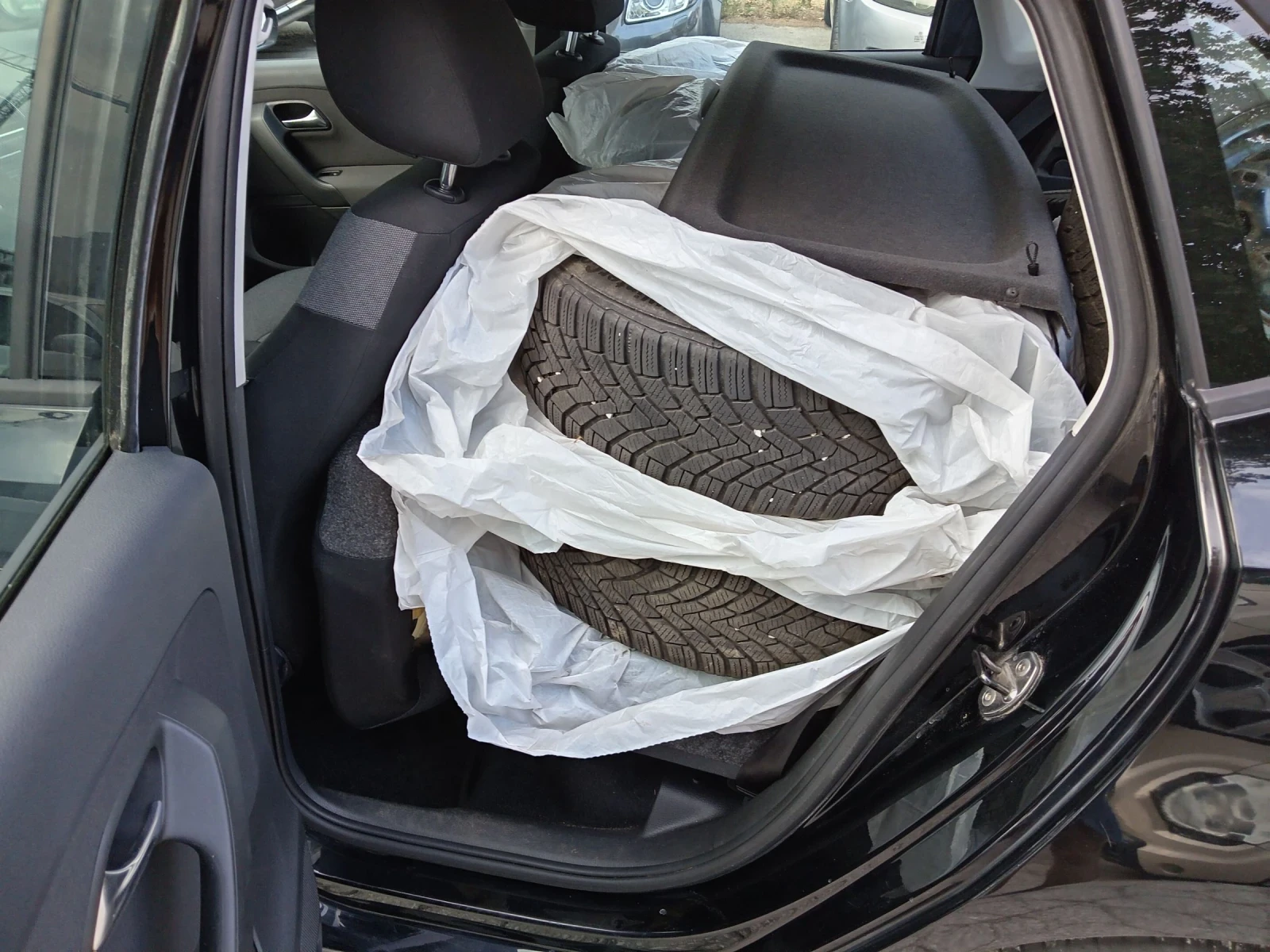 VW Polo 1.2i 12v, снимка 11 - Автомобили и джипове - 55113561
