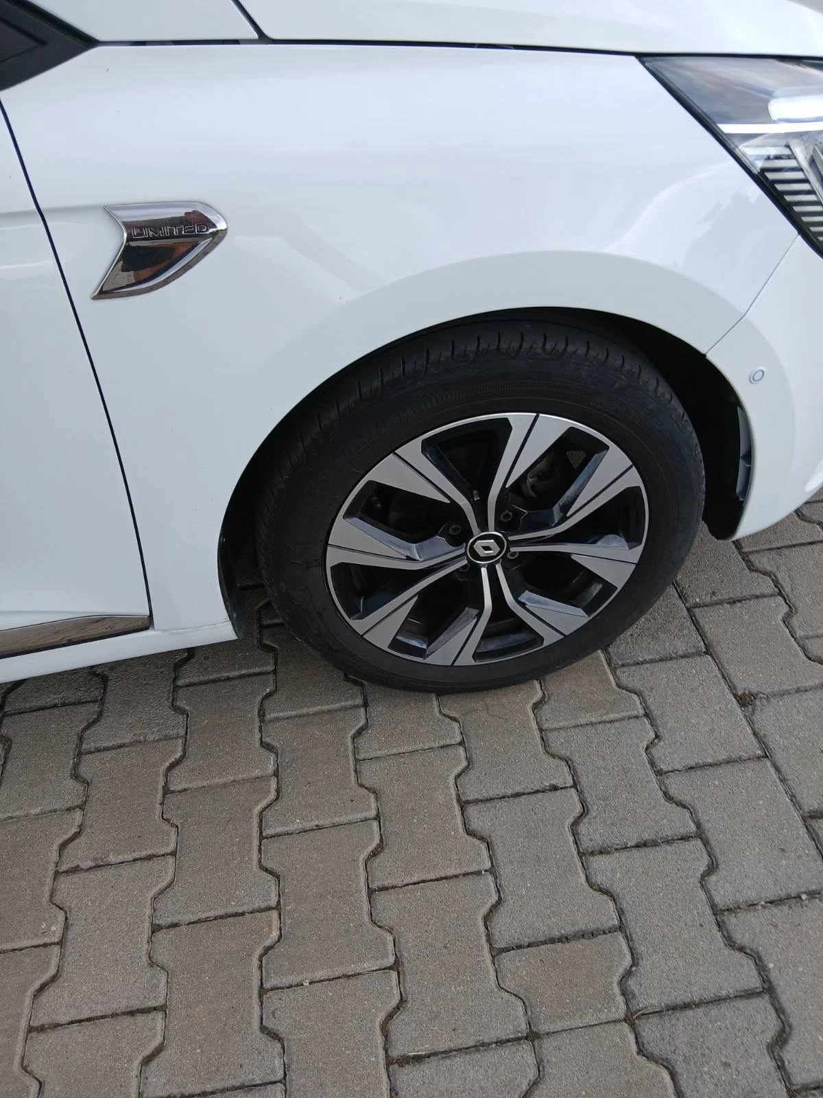 Renault Clio, снимка 6 - Автомобили и джипове - 55401794