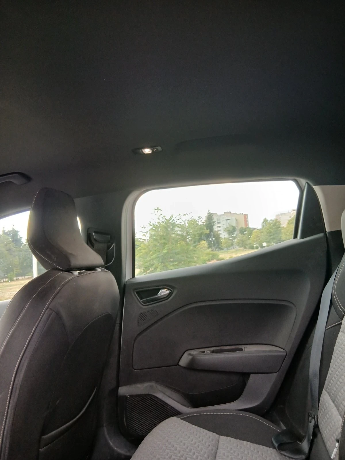 Renault Clio, снимка 14 - Автомобили и джипове - 55401794