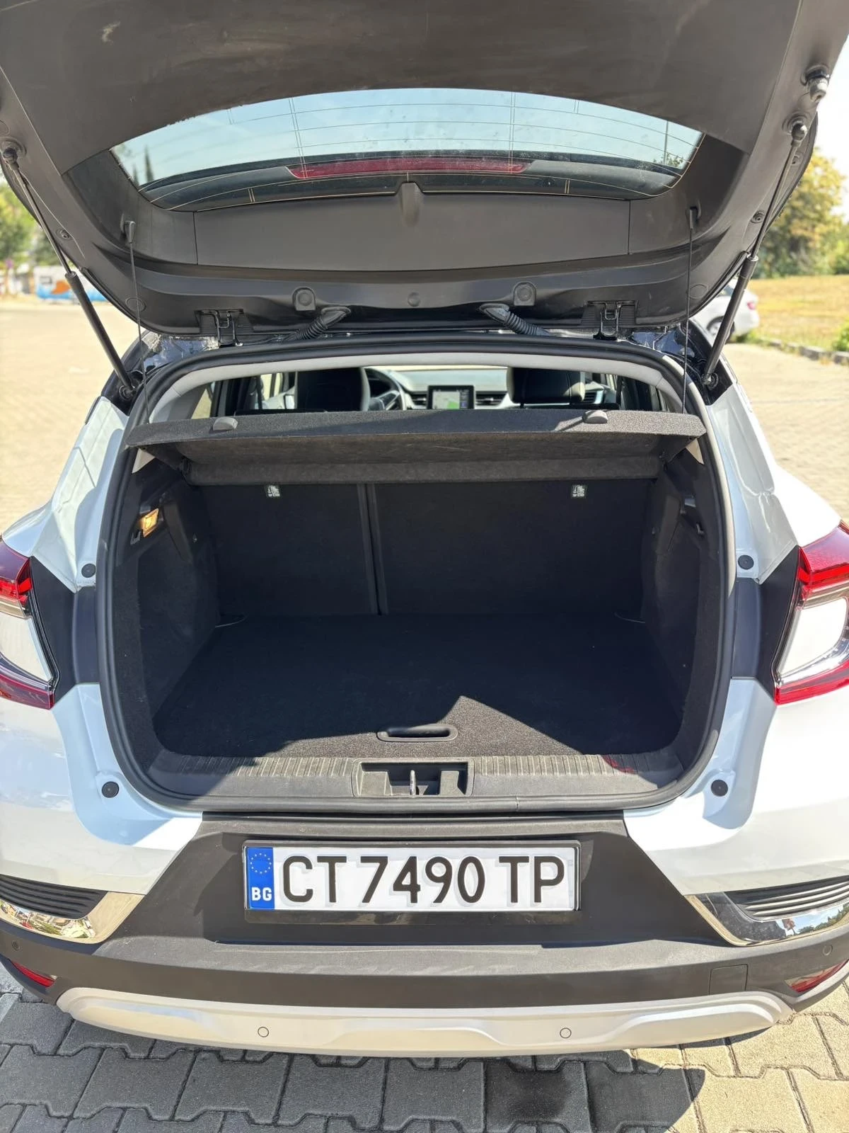 Renault Captur, снимка 10 - Автомобили и джипове - 55401794