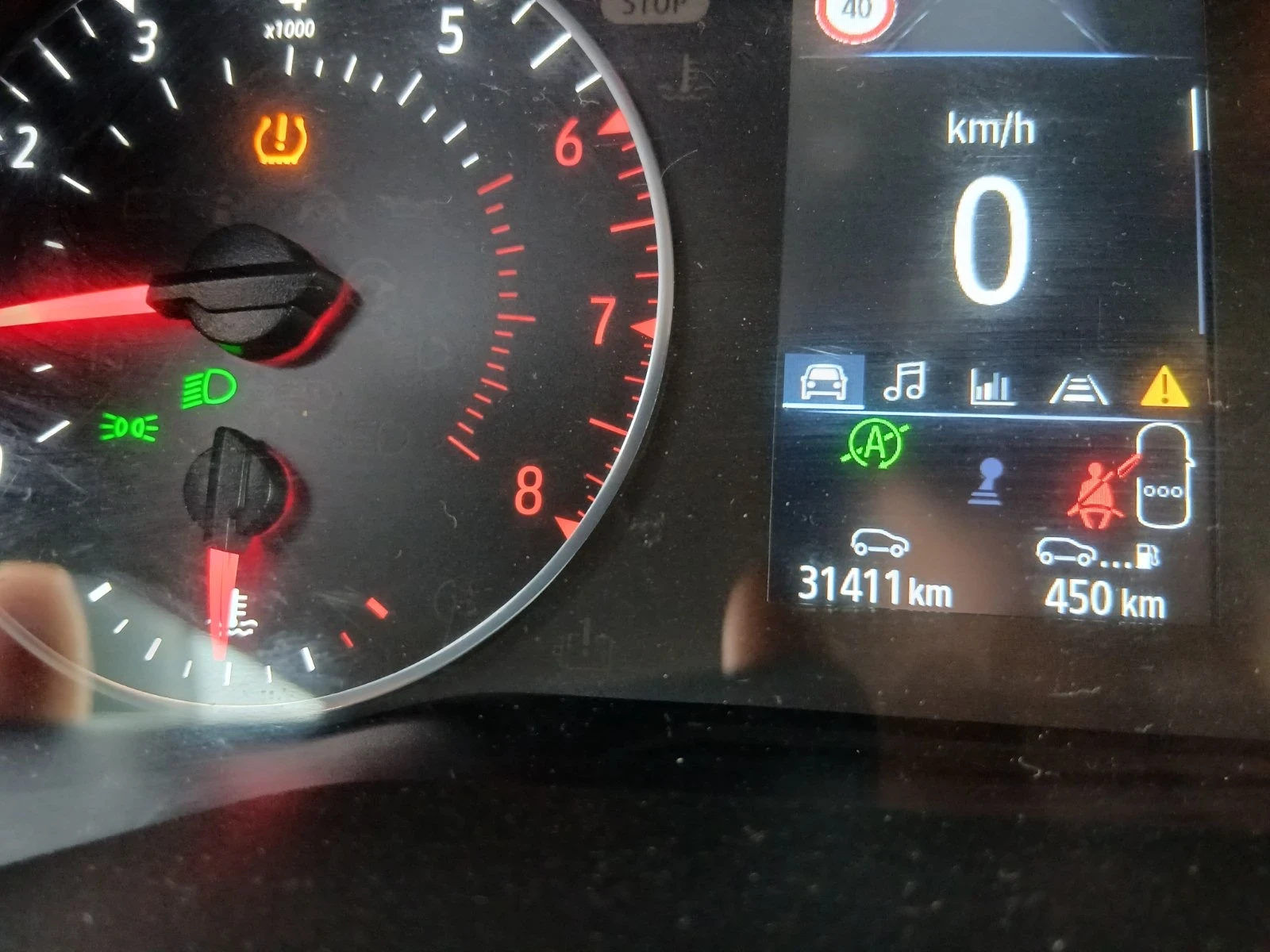 Renault Clio, снимка 12 - Автомобили и джипове - 55401794