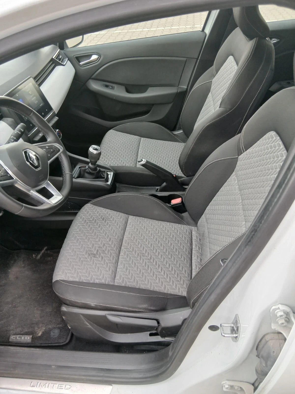 Renault Clio, снимка 9 - Автомобили и джипове - 55401794