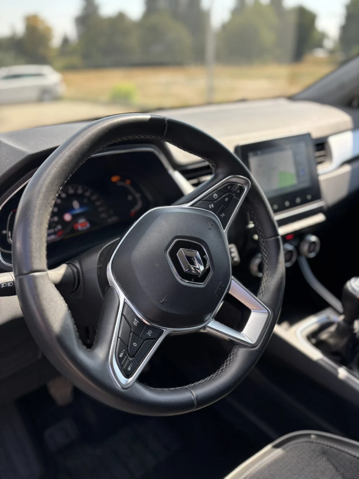 Renault Captur, снимка 8 - Автомобили и джипове - 55401794