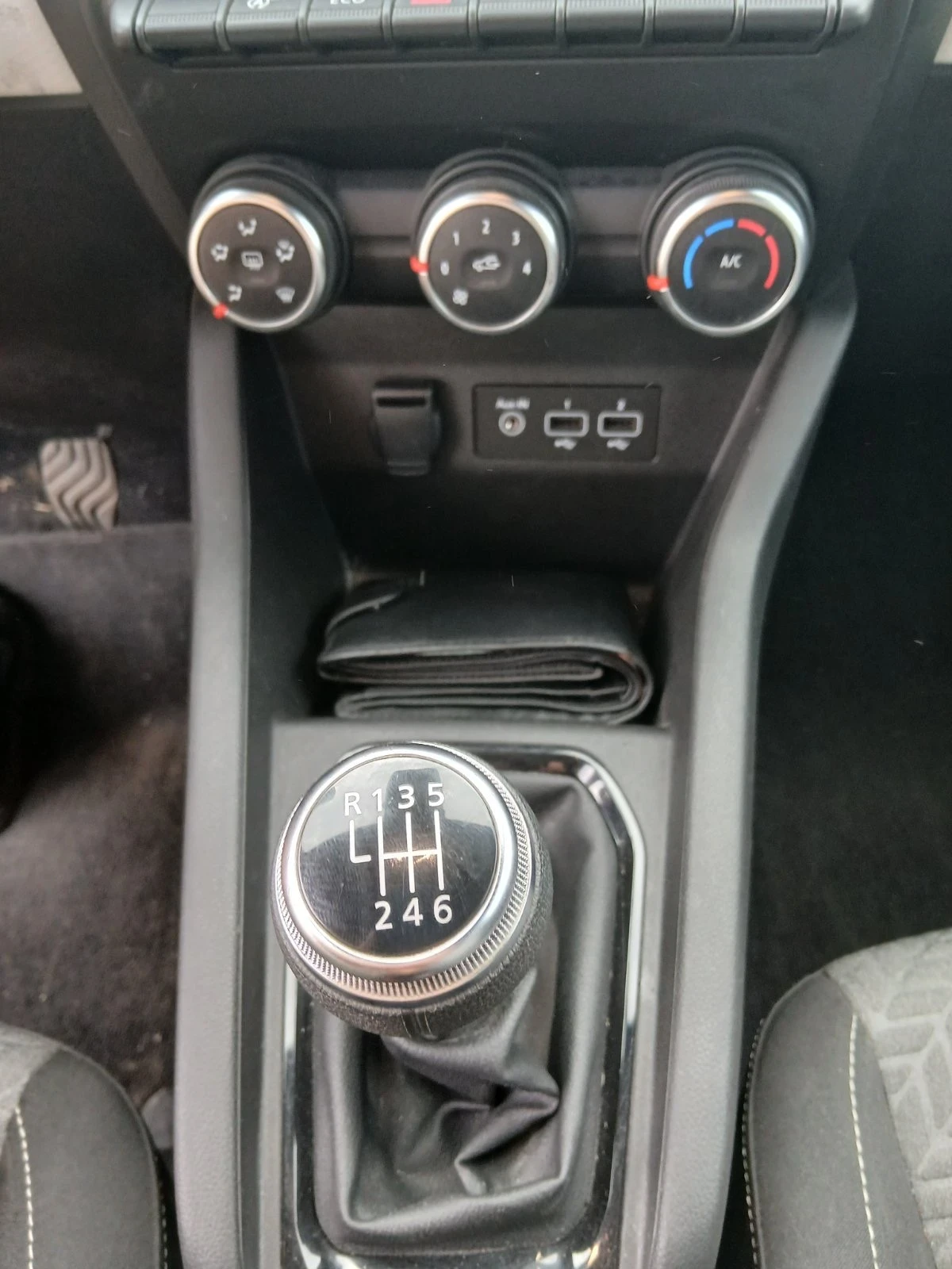 Renault Clio, снимка 11 - Автомобили и джипове - 55401794