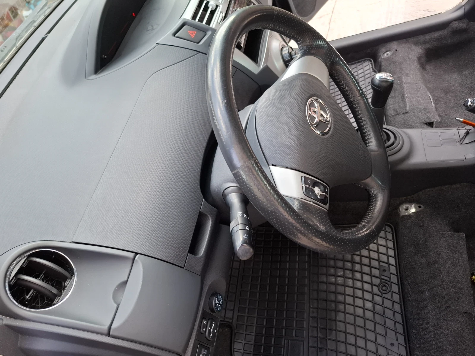 Toyota Yaris, снимка 8 - Автомобили и джипове - 55970444