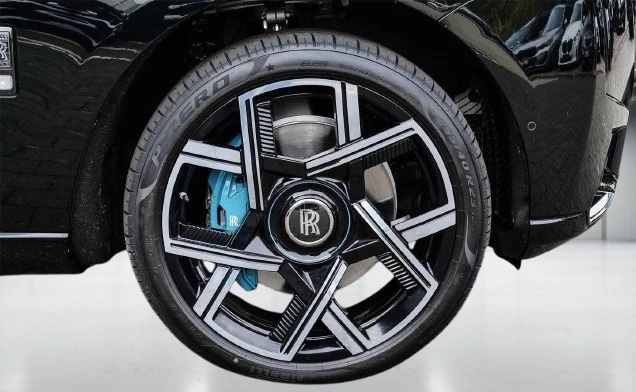 Rolls-Royce Cullinan = Black Badge = Shooting Star Гаранция - изображение 6