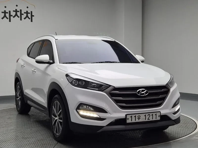 Hyundai Tucson 1.7 2WD MODERN, снимка 4 - Автомобили и джипове - 55796531