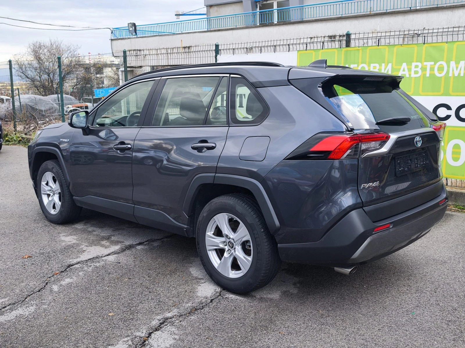 Toyota Rav4 2.5 Hybrid 4x4  - изображение 5