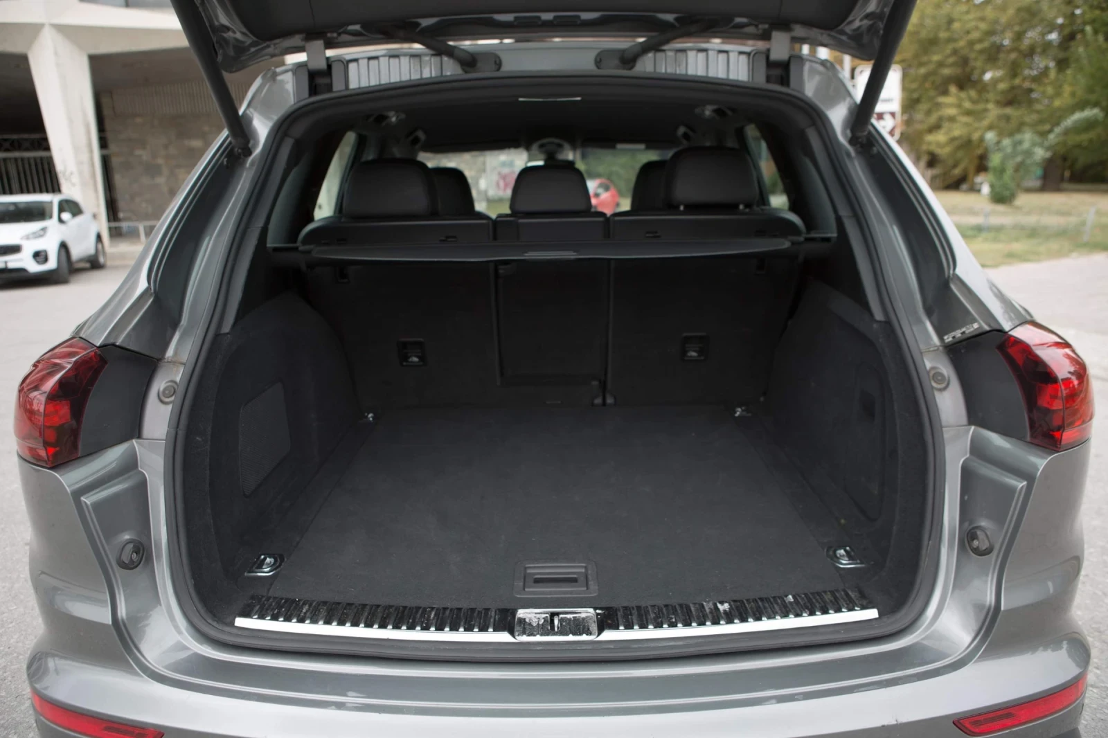 Porsche Cayenne 3.0D/БЕЗ ЗАБЕЛЕЖКА/187ХИЛ.КМ, снимка 10 - Автомобили и джипове - 54235837