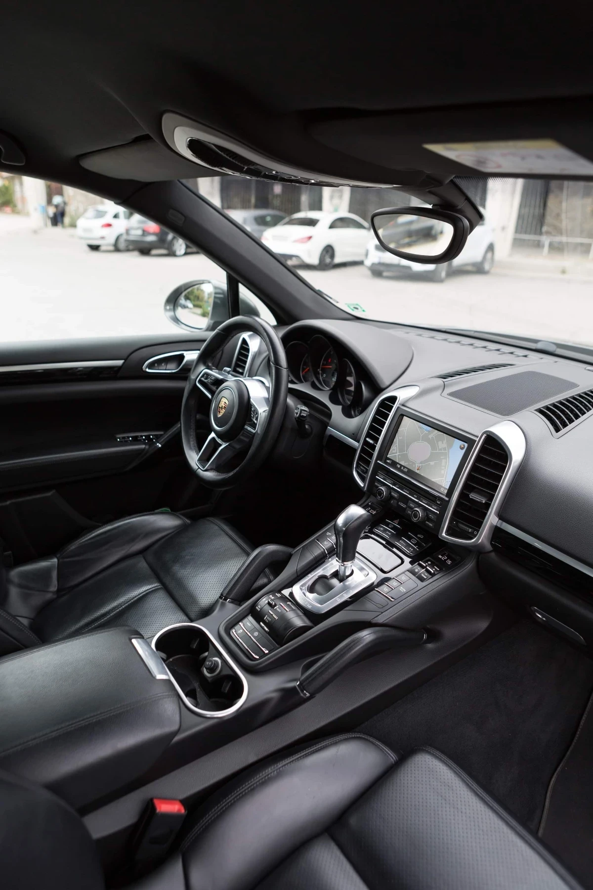 Porsche Cayenne 3.0D/БЕЗ ЗАБЕЛЕЖКА/187ХИЛ.КМ, снимка 6 - Автомобили и джипове - 54235837