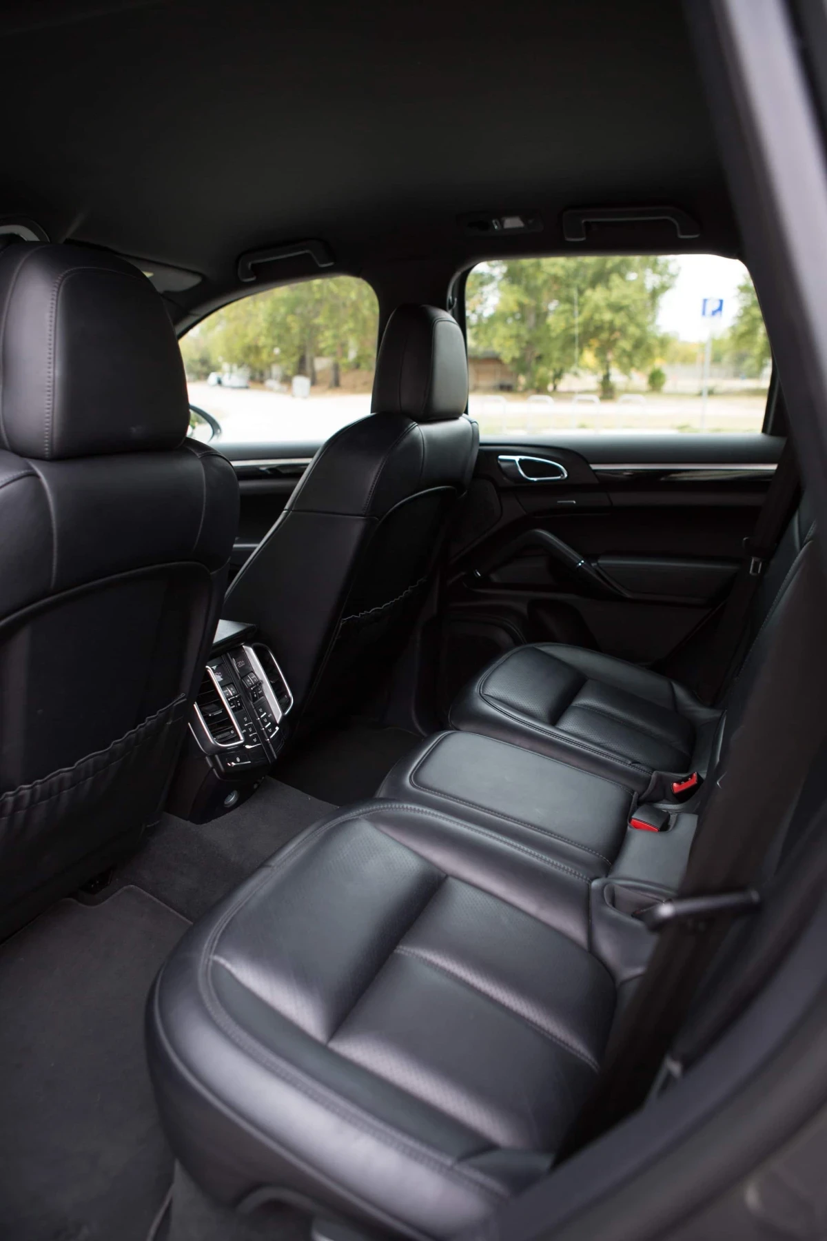 Porsche Cayenne 3.0D/БЕЗ ЗАБЕЛЕЖКА/187ХИЛ.КМ, снимка 7 - Автомобили и джипове - 54235837