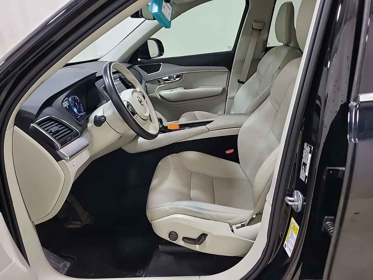 Volvo Xc90 MOMENTUM| ПАМЕТ| ПАНО| 2 КЛЮЧА| 7 МЕСТЕН, снимка 7 - Автомобили и джипове - 54651147
