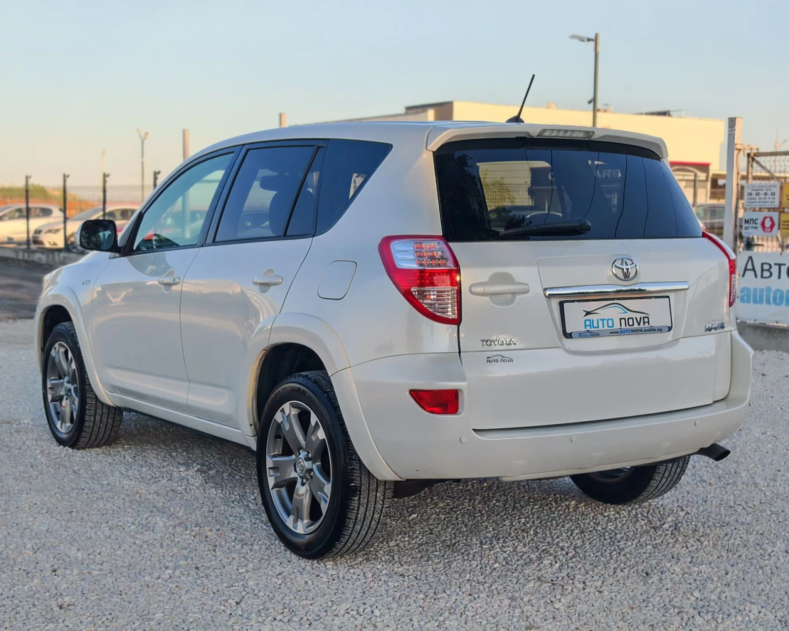 Toyota Rav4 2.2 150 К.С. АВТОМАТИК! 4X4! ВСИЧКИ ЕКСТРИ! НОВА!!, снимка 7 - Автомобили и джипове - 55994564