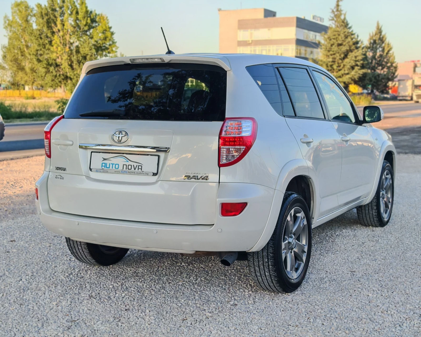 Toyota Rav4 2.2 150 К.С. АВТОМАТИК! 4X4! ВСИЧКИ ЕКСТРИ! НОВА!!, снимка 5 - Автомобили и джипове - 55994564
