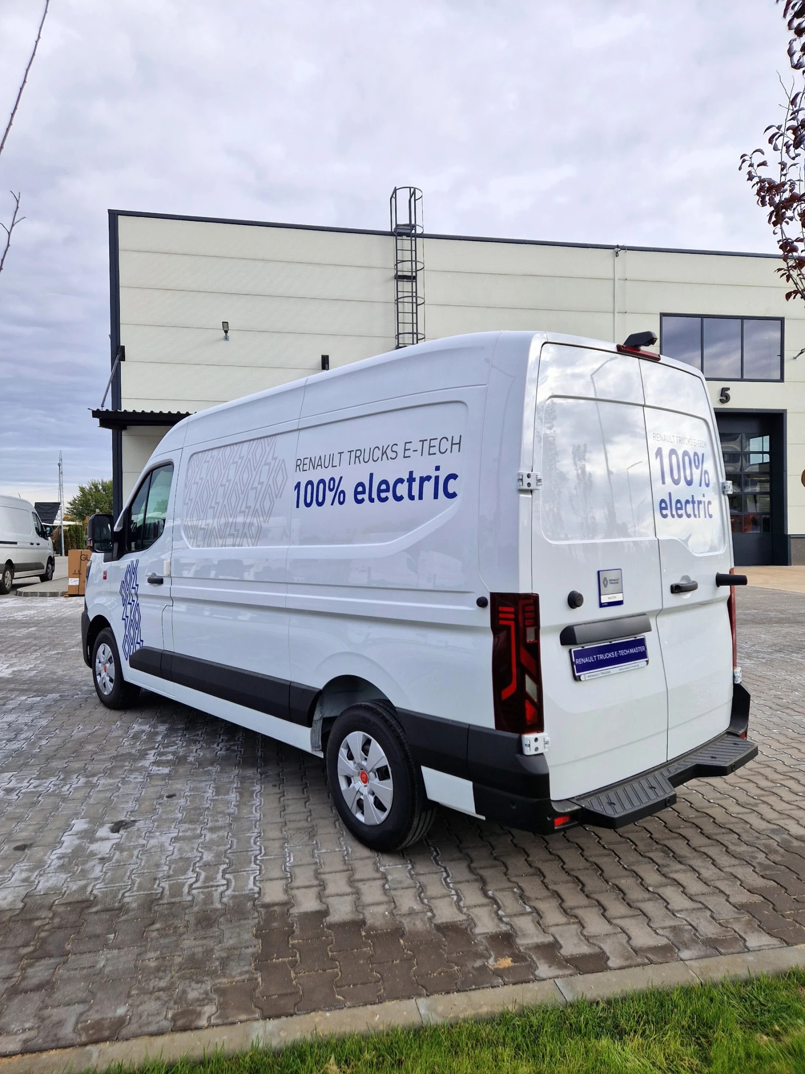 Renault Master * 100% ELECTRIC* * 8Г. ГАРАНЦИЯ НА БАТЕРИЯТА*  - изображение 4