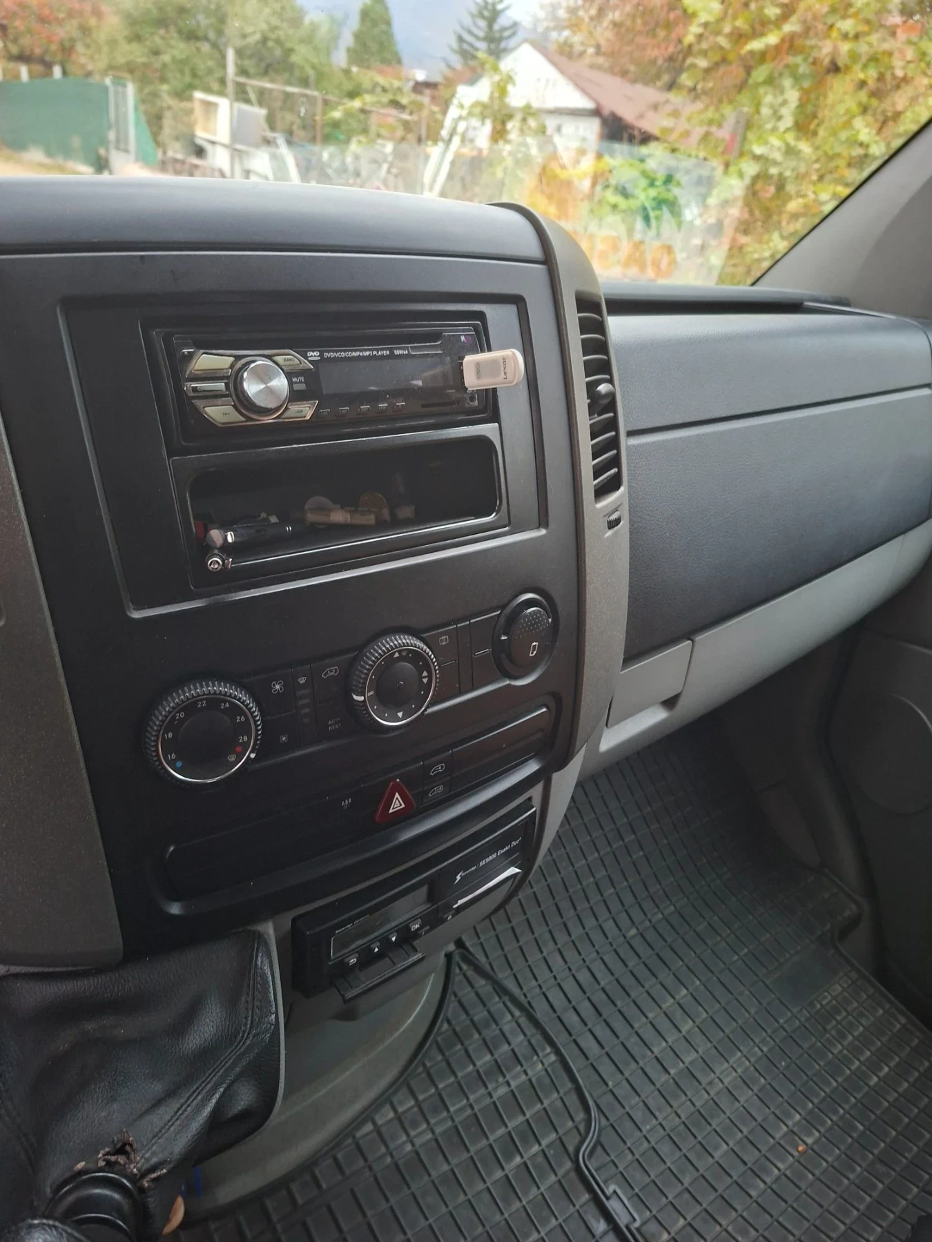 VW Crafter, снимка 5 - Бусове и автобуси - 56743871