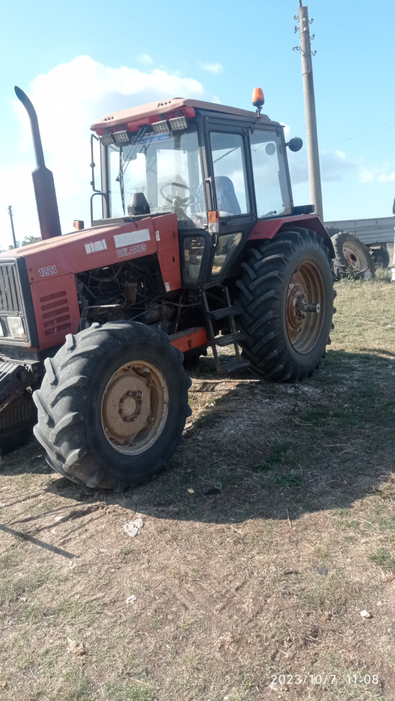 Трактор Беларус 1221, снимка 1 - Селскостопанска техника - 46249260