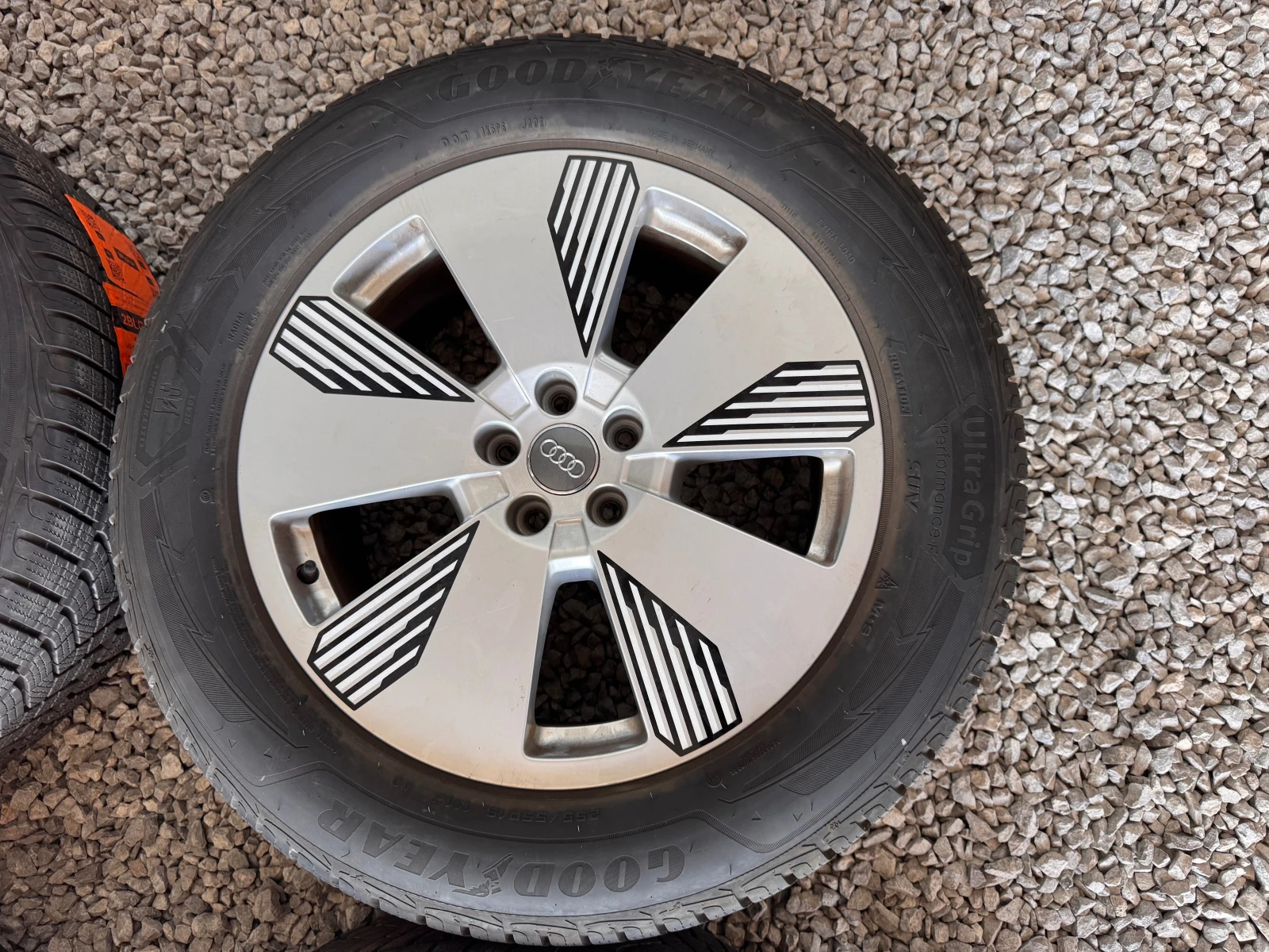 Гуми с джанти Goodyear 255/55R19, снимка 3 - Гуми и джанти - 56172550