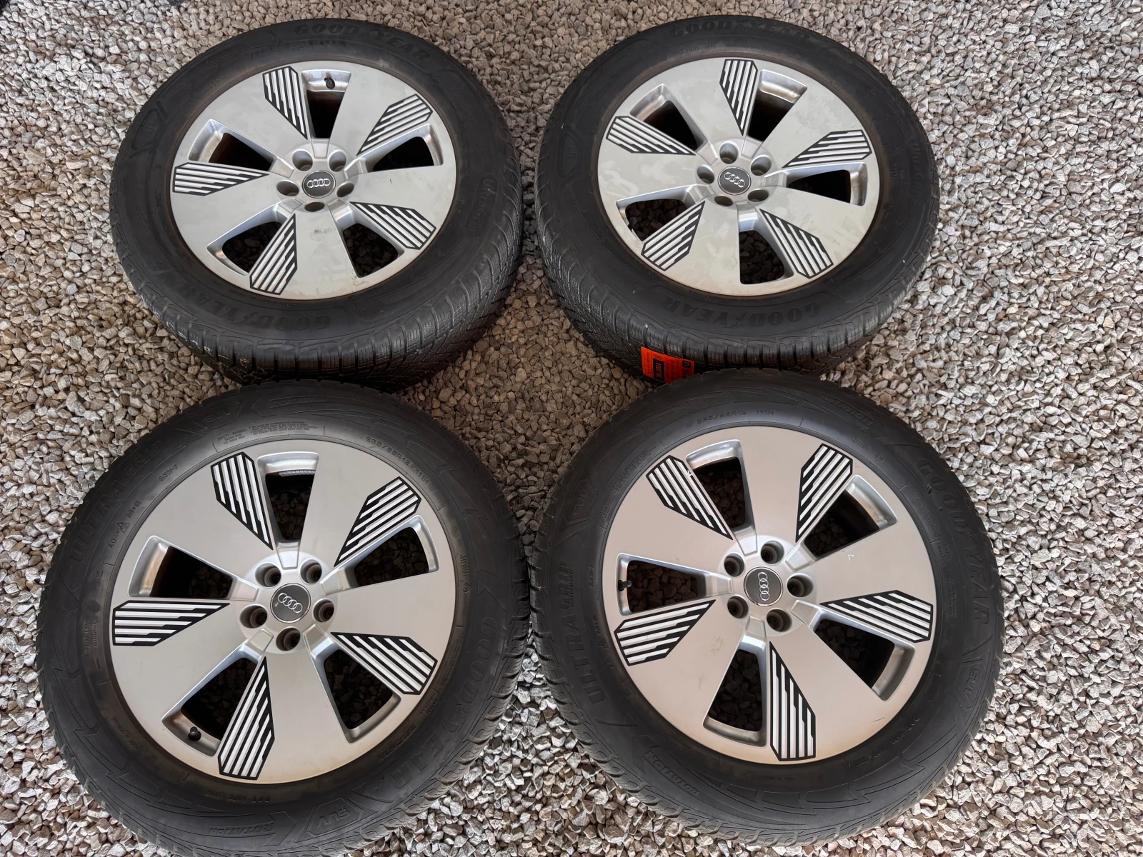 Гуми с джанти Goodyear 255/55R19