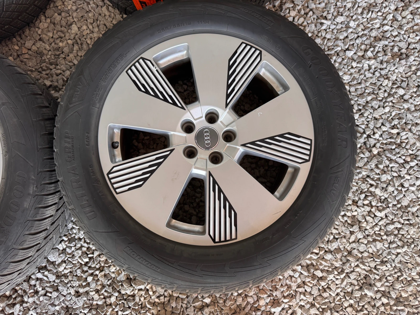 Гуми с джанти Goodyear 255/55R19, снимка 2 - Гуми и джанти - 56172550