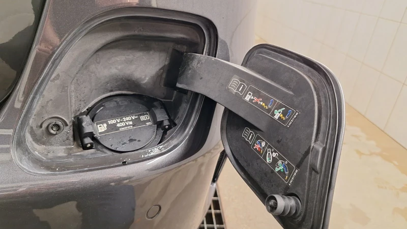 Mercedes-Benz C 300 DIESEL Plug Inn Hybrid , снимка 15 - Автомобили и джипове - 52656658