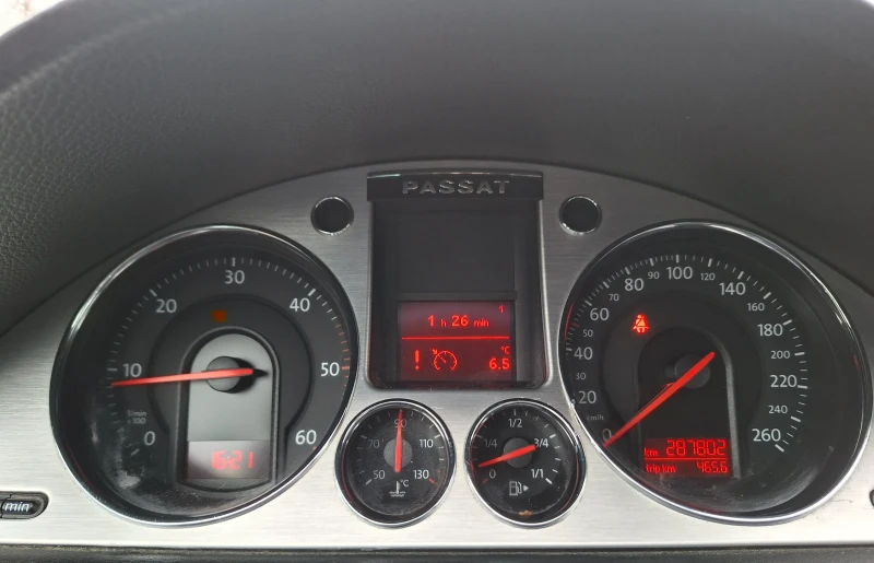 VW Passat 2.0 TDI , снимка 8 - Автомобили и джипове - 53288216