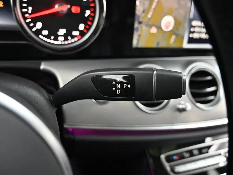 Mercedes-Benz E 300 Avantgarde, снимка 9 - Автомобили и джипове - 56018761