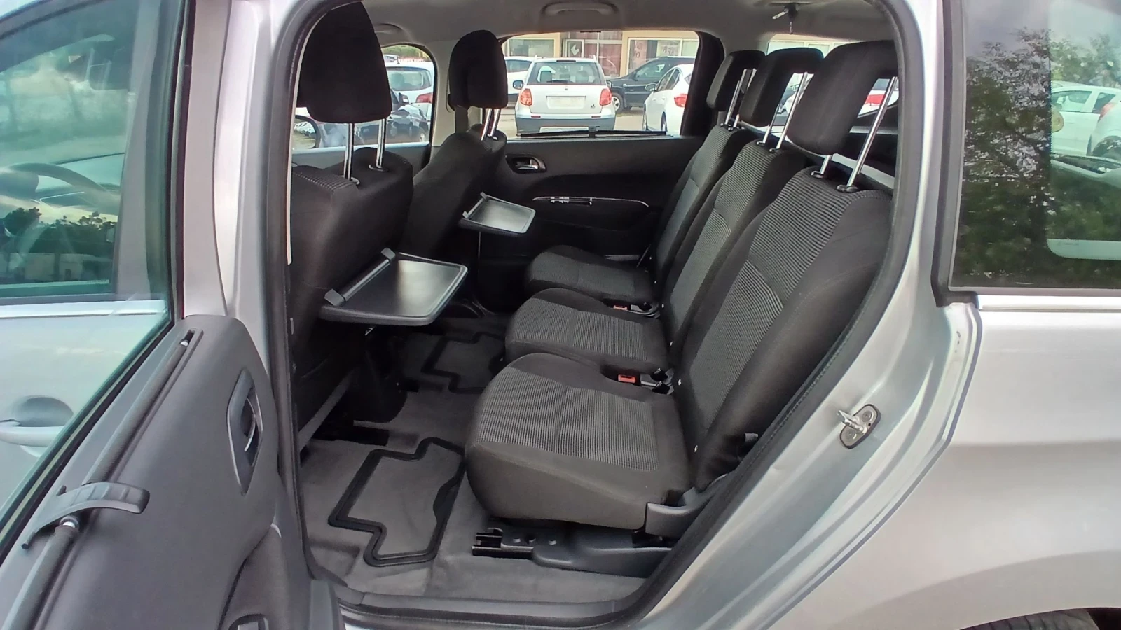 Peugeot 5008 1.6 HDI - изображение 9
