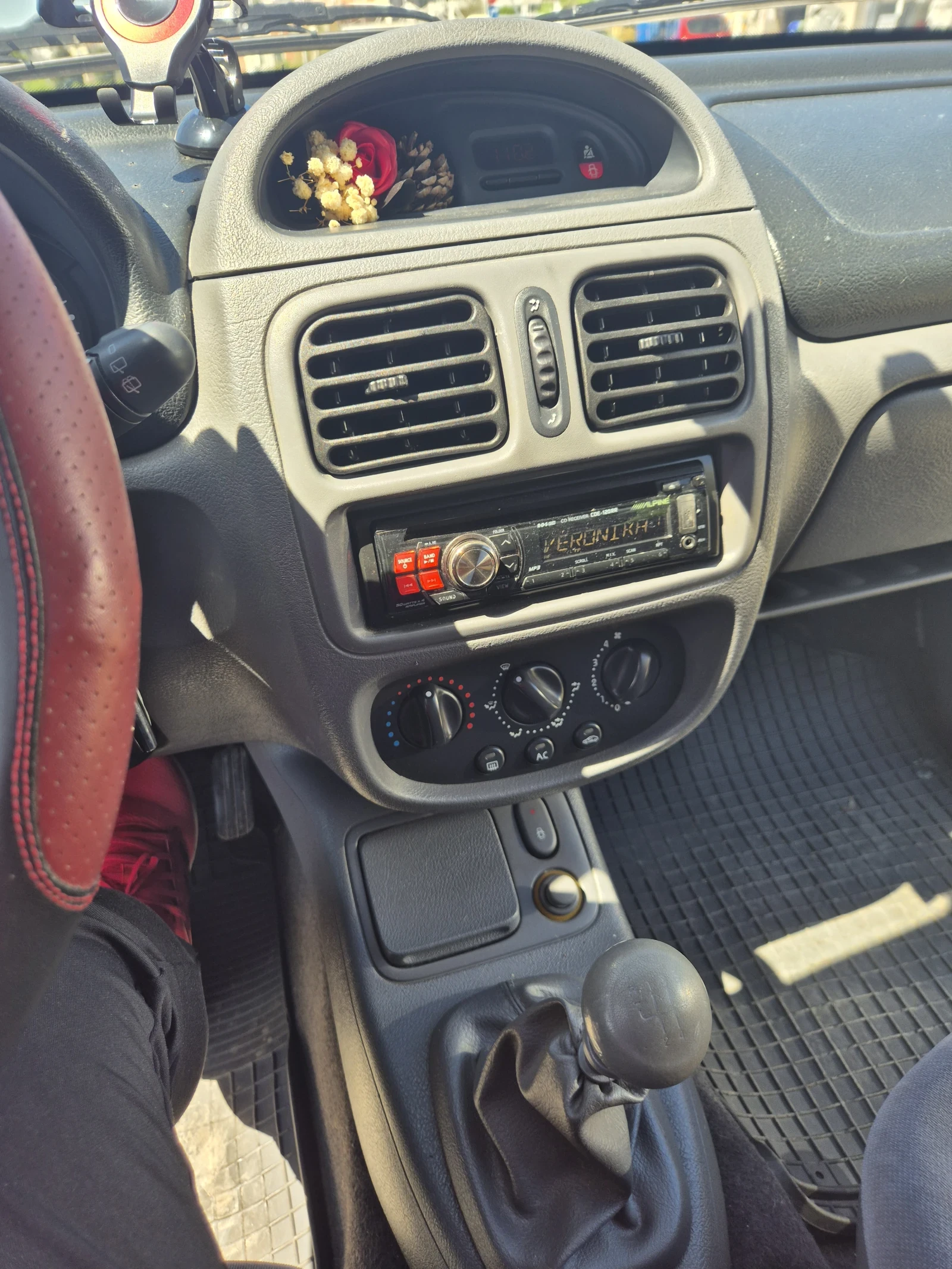 Renault Clio 1.4i - изображение 10