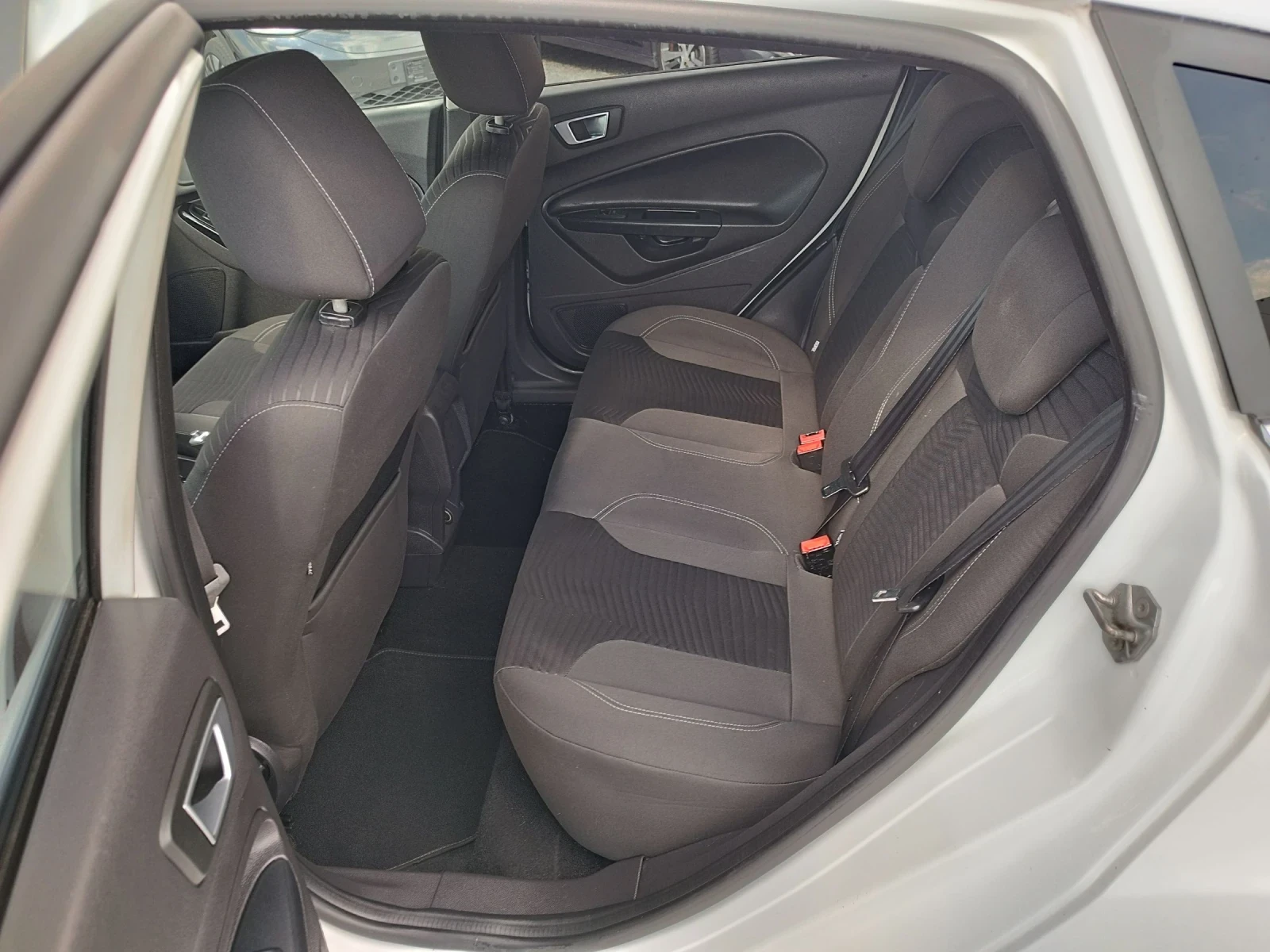 Ford Fiesta 1.5TDCI 75кс.TITANIUM - изображение 10